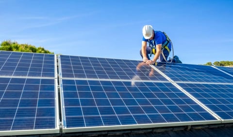 Installation des panneaux solaires